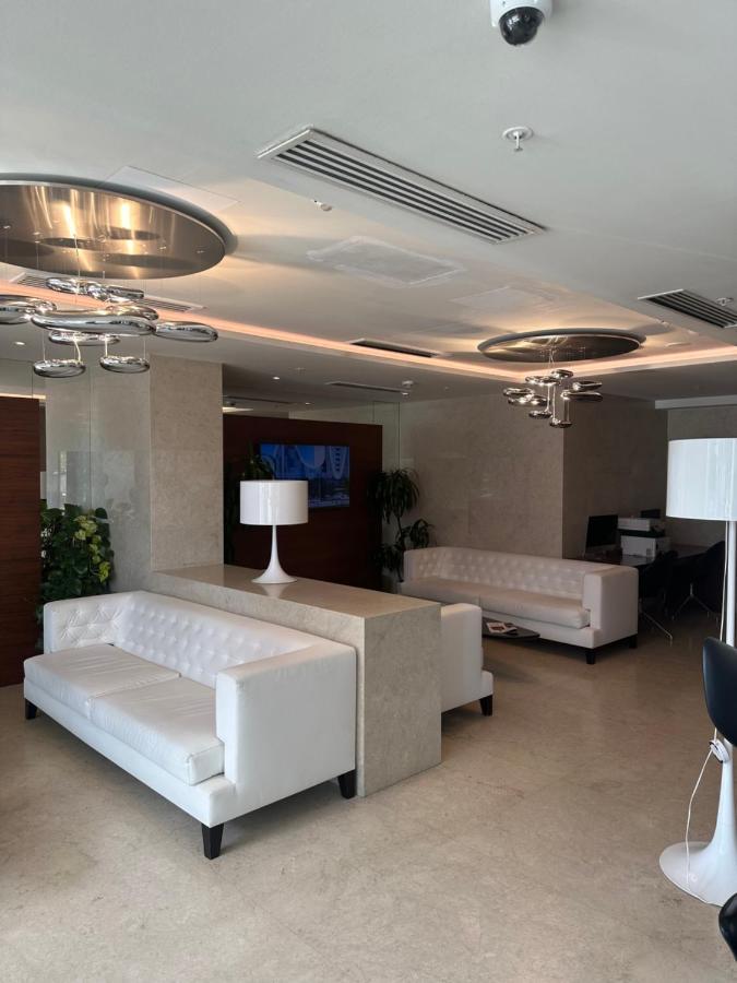 Alliance Palace Aparthotel By Marriott Batumi Bagian luar foto