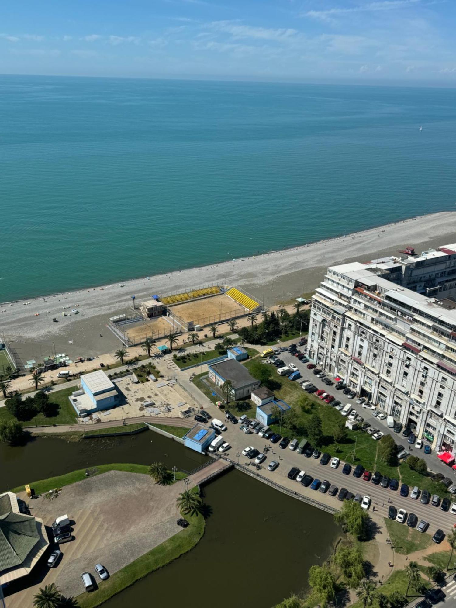 Alliance Palace Aparthotel By Marriott Batumi Bagian luar foto